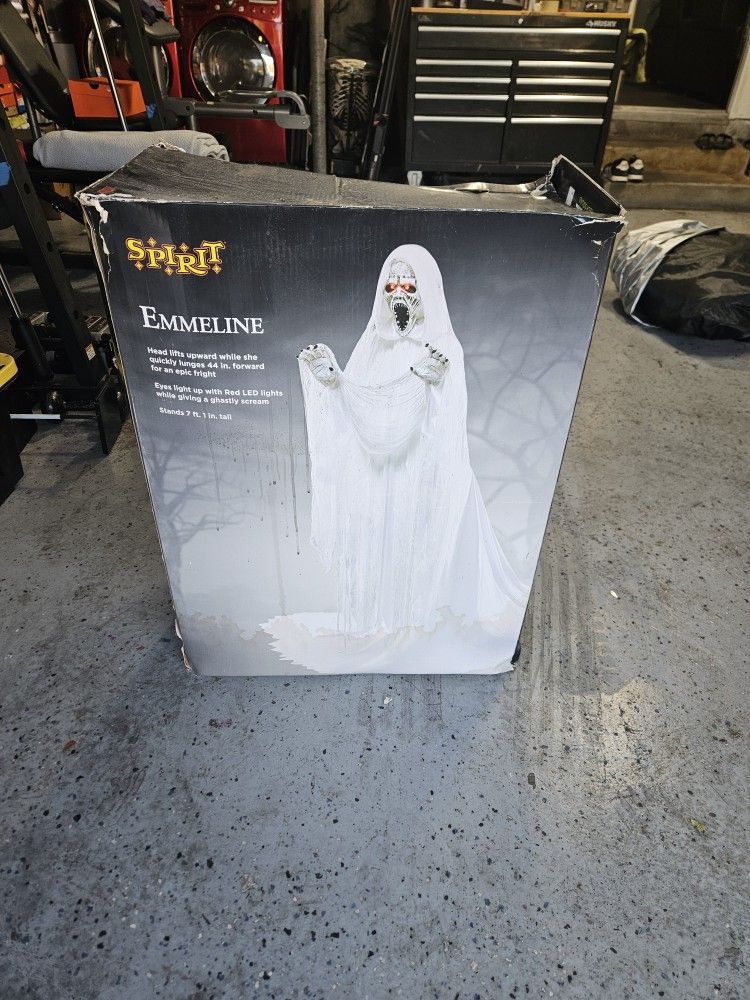 Spirit Halloween animatronics Emmeline