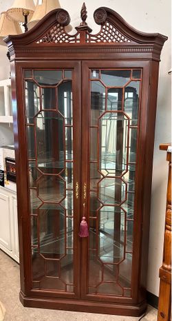 Harden Vintage Chippendale Style Cherry Wood Lighted Corner Curio Cabinet
