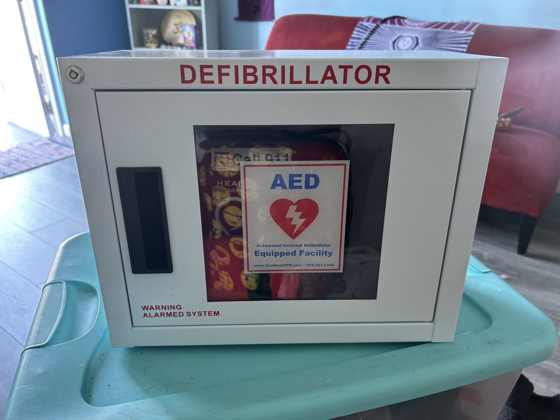 AED (Automated External defibrillator)