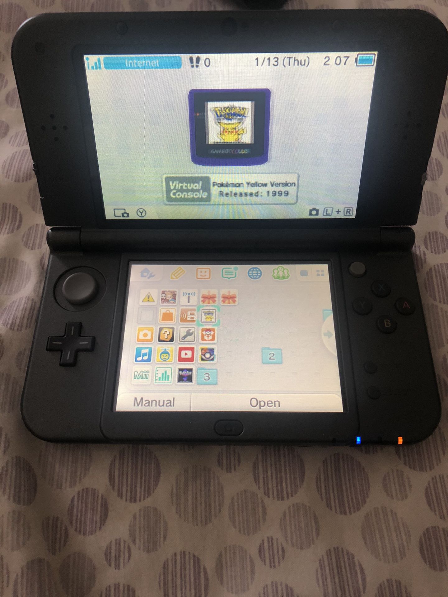 Nintendo 3Ds XL with charger and 2 games