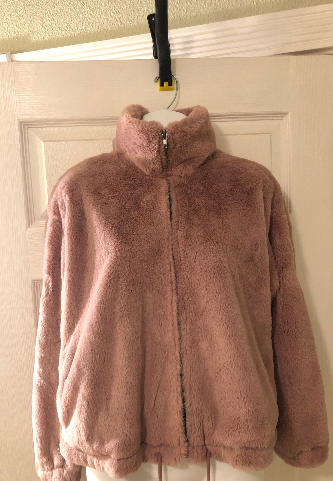 Women’s rose pink faux fur zip up jacket with drawstring waist size small