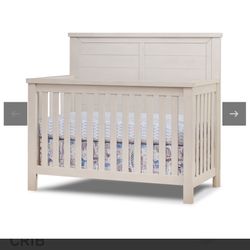 Crib And Dressing Table 