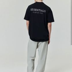 ESSENTIALS Classic Tee size M