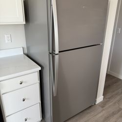 New! Whirlpool Refrigerator 