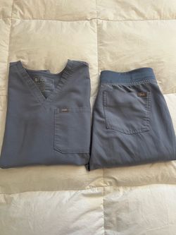 FIGS scrub set