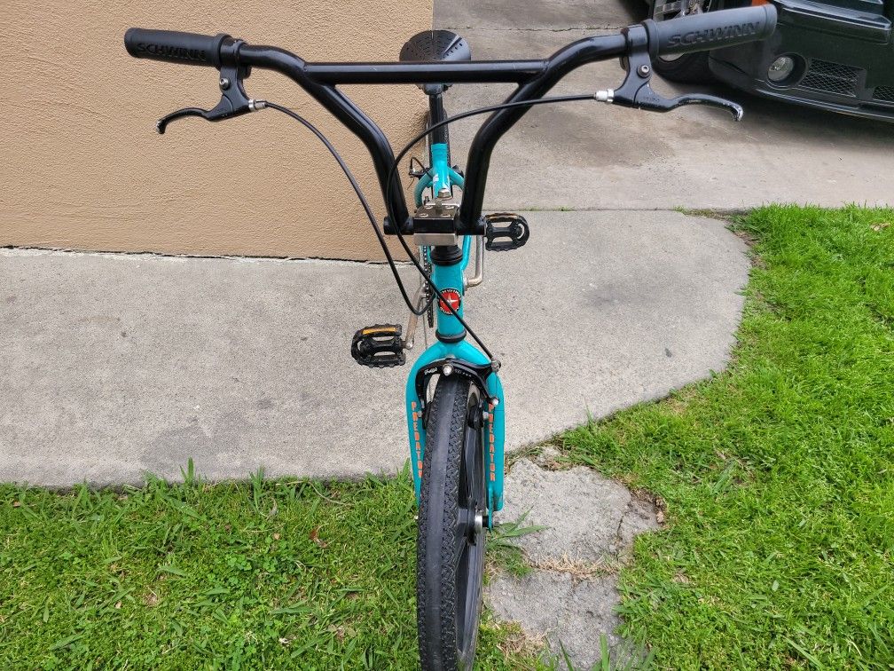 1992 schwinn Predator V-04 ACSz-mag Bmx for Sale in Lynwood, CA