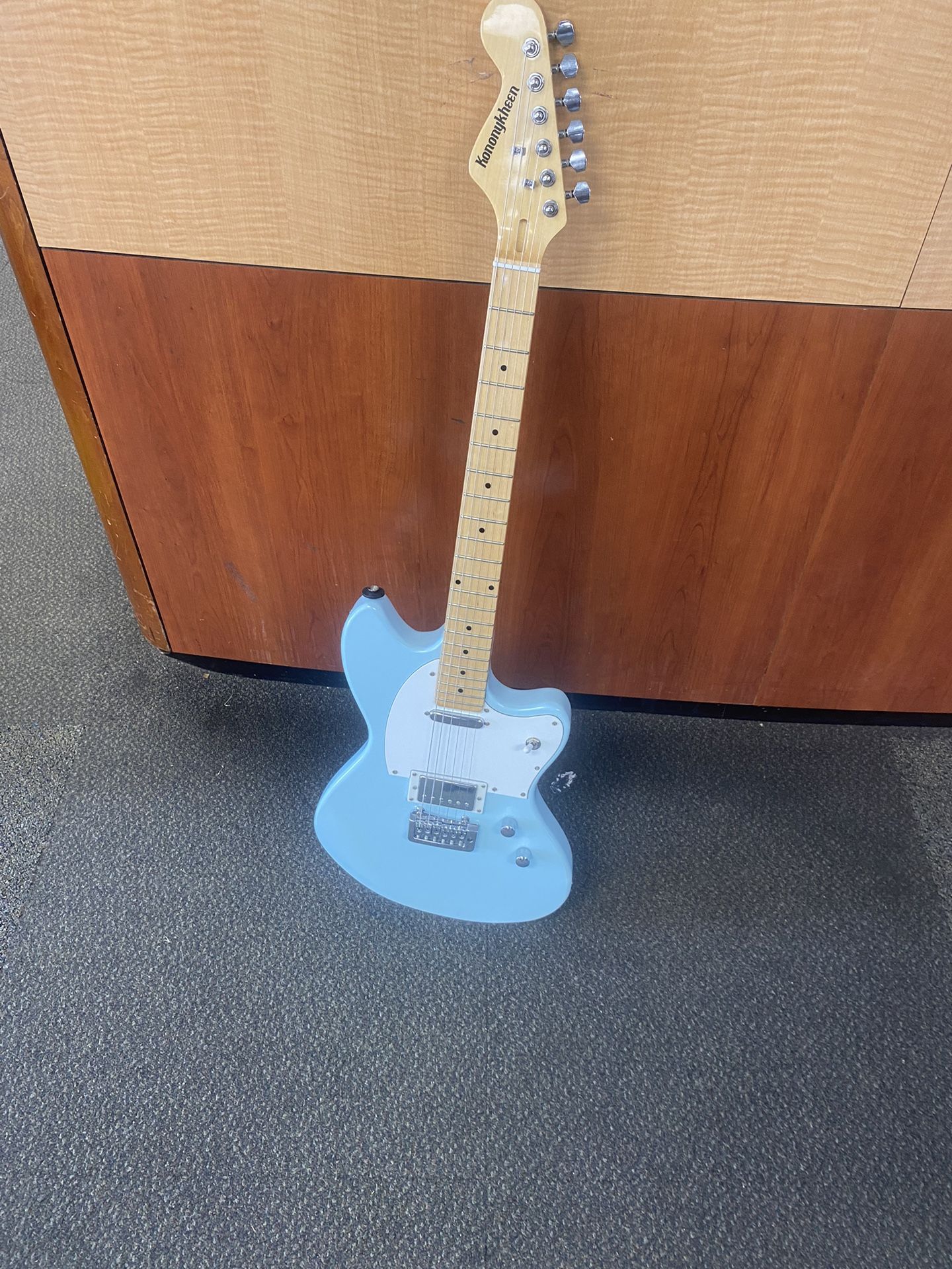 Kononykheen Electric Guitar With Case