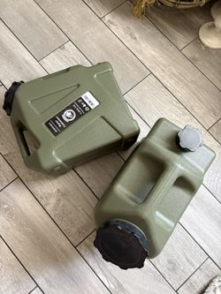 2 Brand New 3.2 Gallon Portable Water Tank