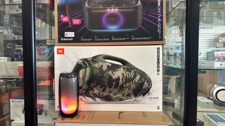 JBL boombox 4  speakers/ warranty/ payment available
