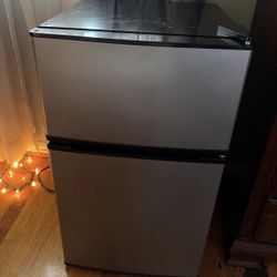 3.2ft Mini Fridge 