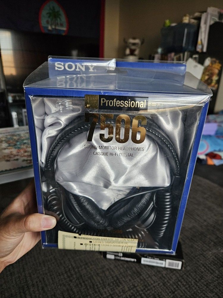Sony MDR-7506 Studio Headphones