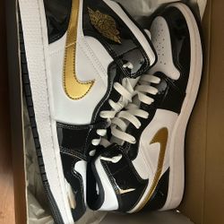 Jordan 1 Gold Metallic Size 9