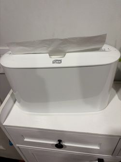 Tork paper towel despenser