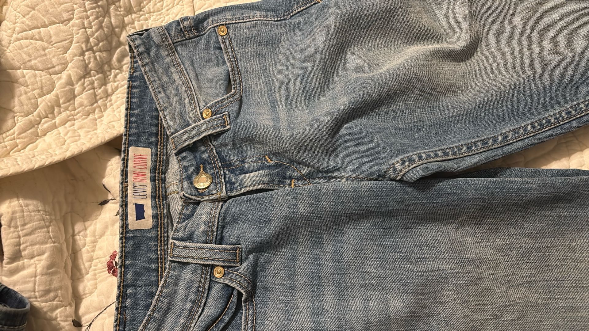 LEVIS CURVE JEANS
