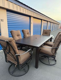 Hanamint Table And Chairs/ Patio Dining Table And Chairs/Patio Set