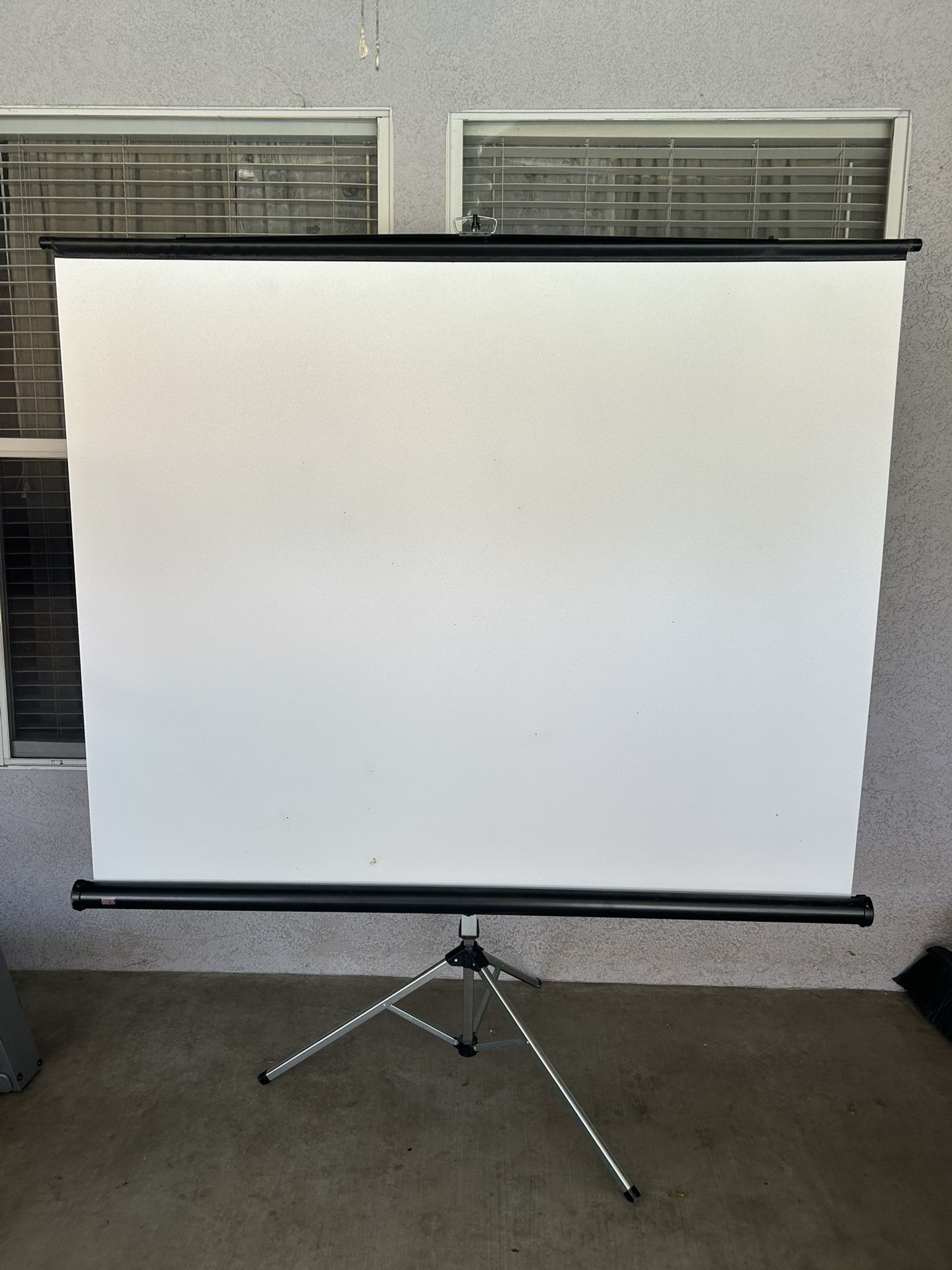 Crystallized Projector Screen Portable
