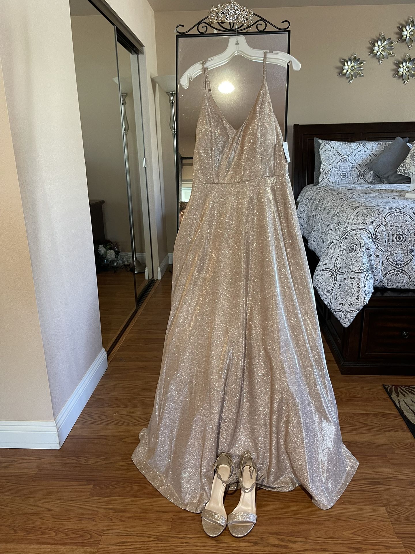 Rose Gold Dress, Shoes And Gold Crown - normaconseils.fr