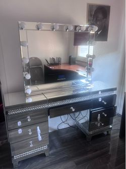 Diva mirror vanity