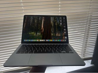 MacBook Air M4 2025 • 16GB RAM