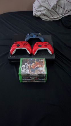 Xbox one+controllers