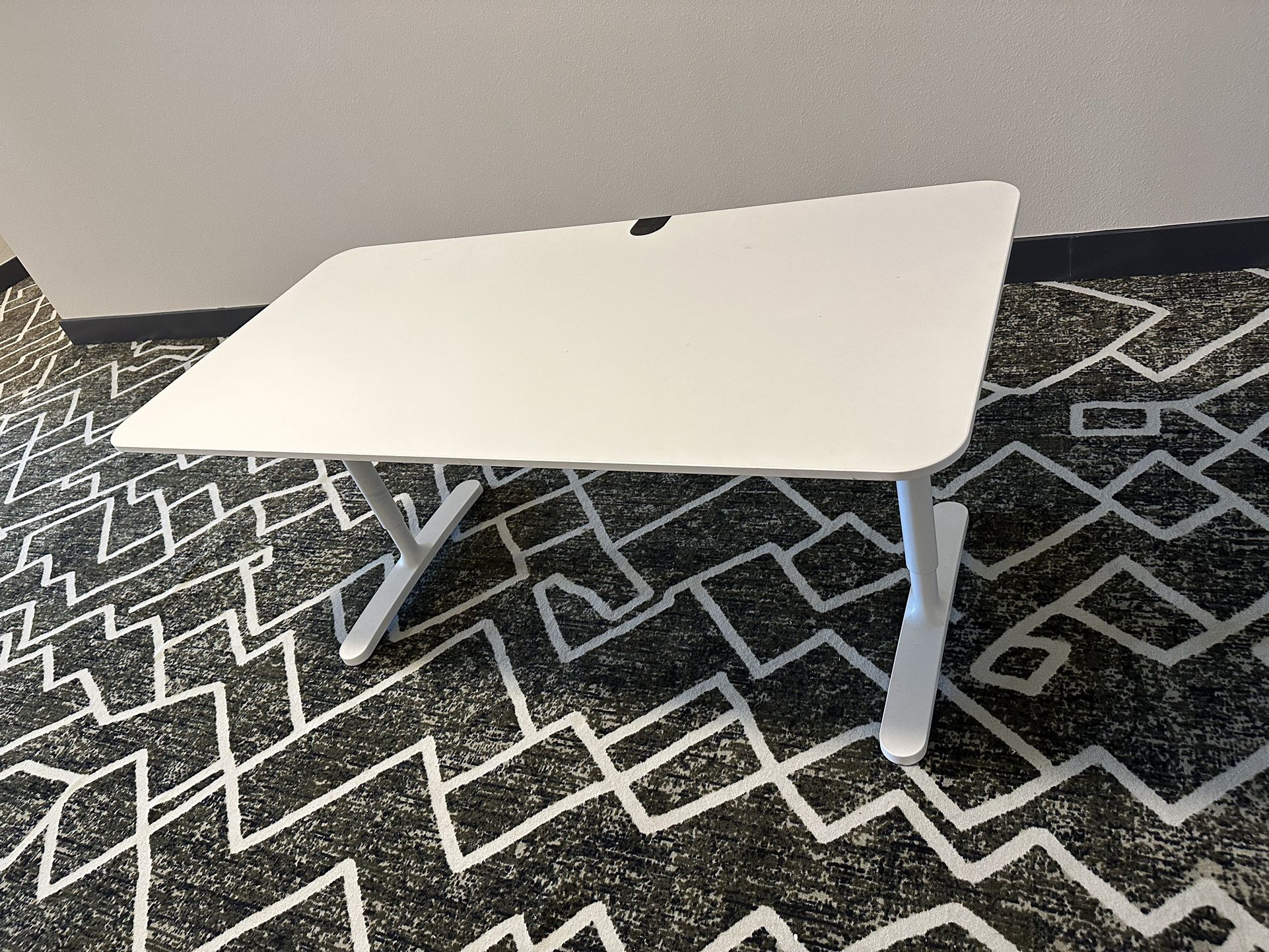 IKEA Desk (BEKANT) White Size: 63x31 1/2