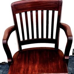 comfortable curved lumbar spindles and a sculpted seat. • Vintage furniture Pat. 1939 • Signed "W. H. Gunlocke Chair Co." • Solid oak frame with loads