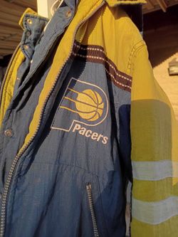 INDIANA PACERS TEAM ATHLETIC CHILDRENS WINTER COAT SIZE 10-12