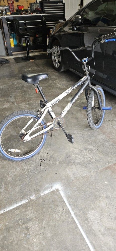 Kent 42062 20 inch Kent Ambush BMX Bike