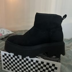 Size 7 Platform Black Boots 