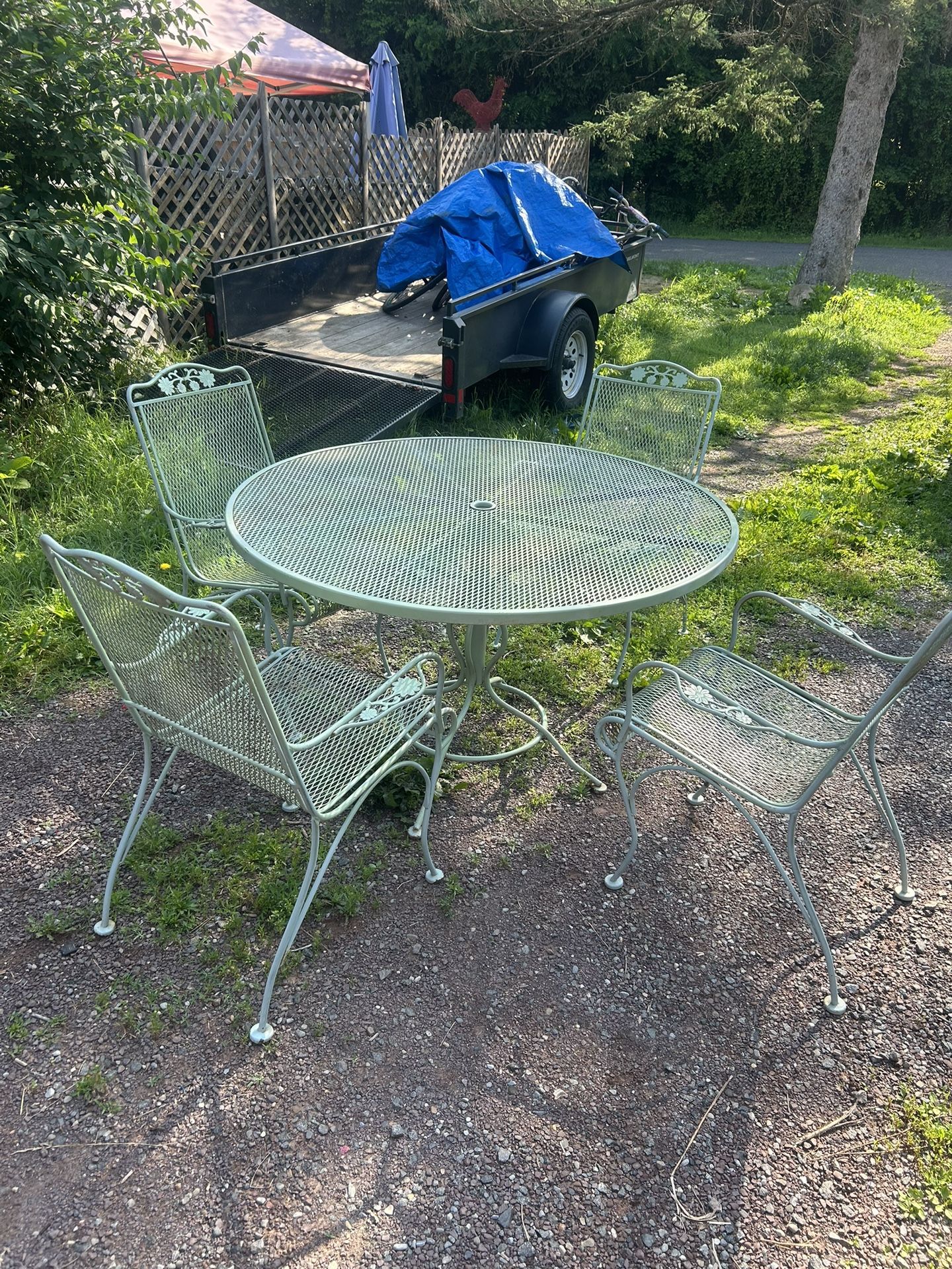 Vintage Woodward wrought Iron Table And Four Chairs