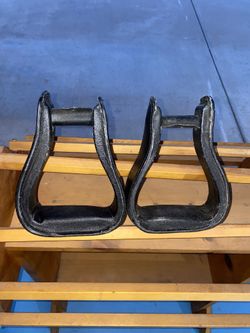 Royal Embossed stirrups