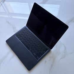 Apple MacBook Air M2 13” 