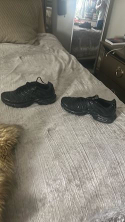 Nike air max plus triple black