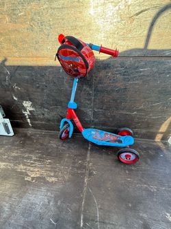 Marvel Spider-Man Kids 3-Wheel Kick Scooter with Handlebar Pouch