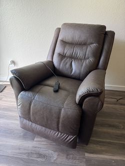 Oatman Power Lift Recliner -- BRAND NEW! 1/2 OFF $1K PRICE!