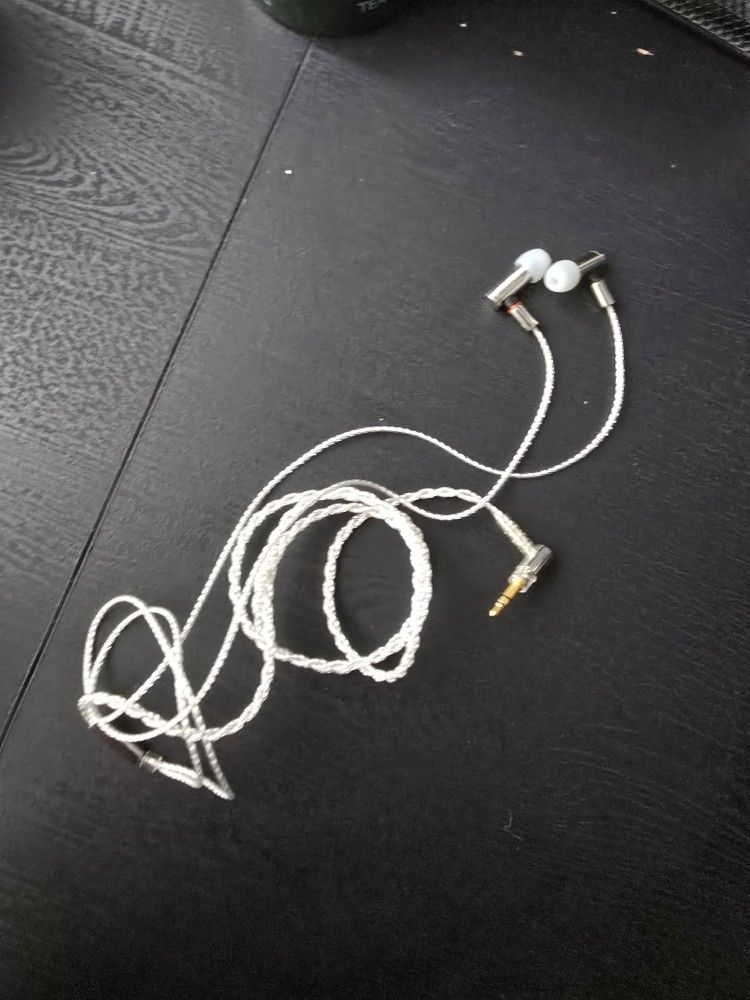 Final Audio E5000 Earbuds