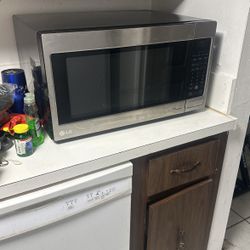 Large Digital Microwed 9 Mhonnts Of Used LG