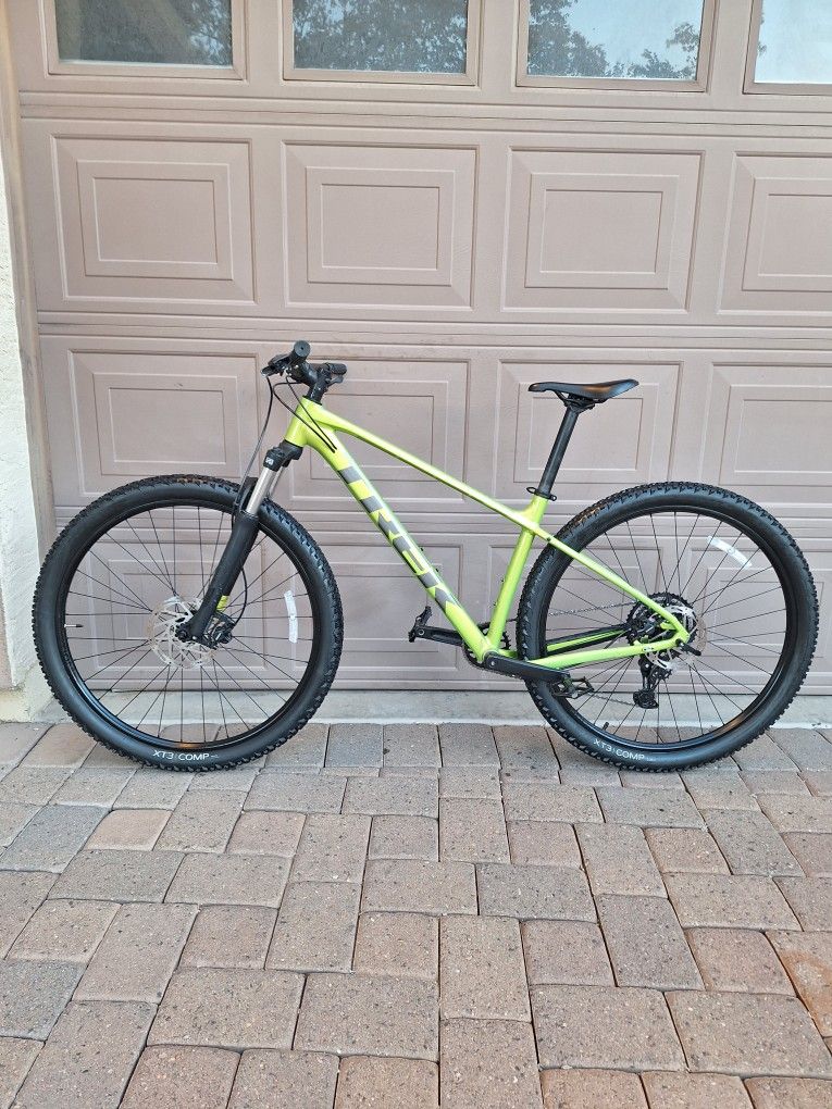TREK MARLIN 5 GEN 3 MOUNTAIN BIKE 29 ER 1 X 9 SPEED( CHECK MY OTHER BIKES)
