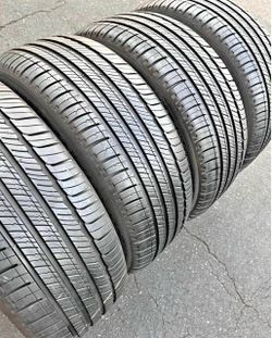 Set 235/60-18 Michelin con el 80% de vida