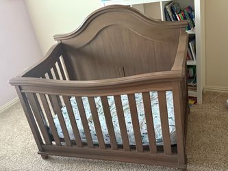 Beautiful Taupe color crib 3-1 with mattress