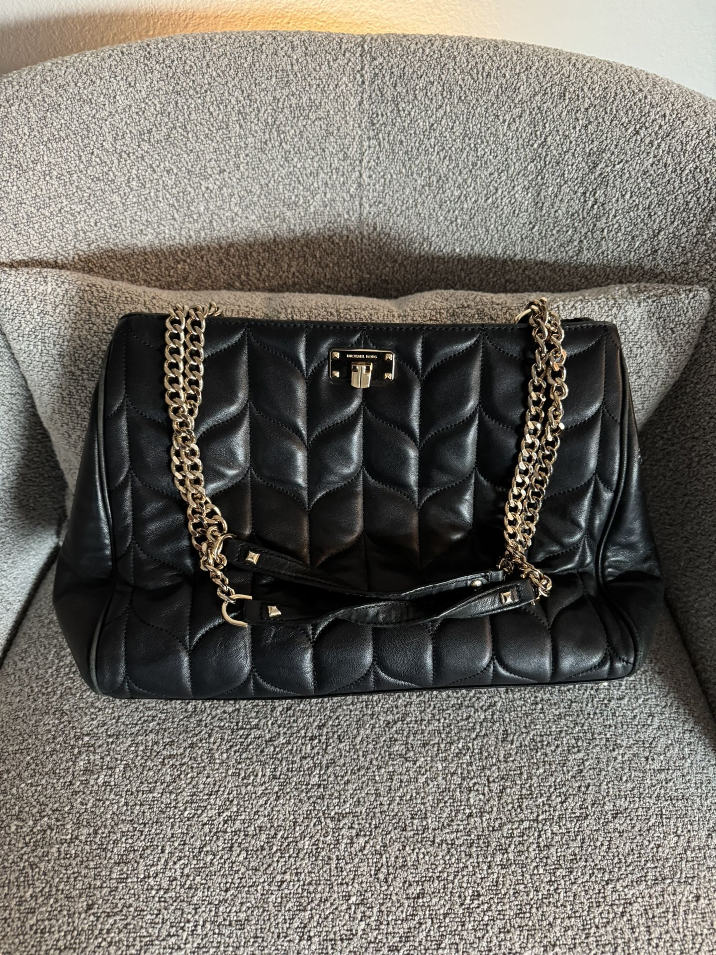 Michael Kors Peyton Womens Large Leather Shoulder Tote Bag Handbag Purse Black - Used   Used and has a few scuffs   Measurements: Length: 35 cm Width: