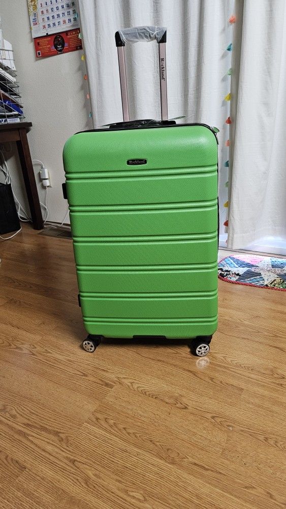 NEW Rockland 28", 24" Green Luggage .