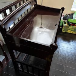 baby changing table…………..