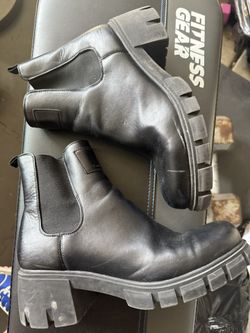 Guess Boots Used