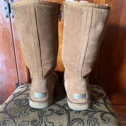 UGG Women’s Boots Size 5 , Azusa 