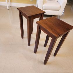 Solid Wood 2set End Tables. Like New 