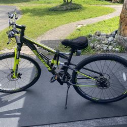 Schwinn Traxion MTB Mountain Bike.  High-End Bike, With Upgrades and Accessories