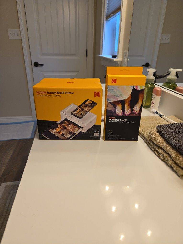 Kodak Instant Dock Printer & 40 Cartridge/paper