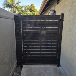 Side Gate