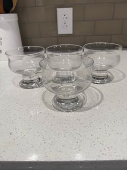 Set of 4 glass dessert pedestal bowls